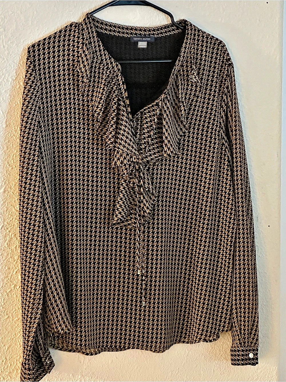 Tommy Hilfiger Houndstooth Blouse in Brown & Black Size Medium